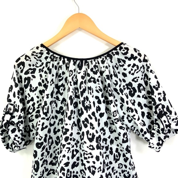 ♻️DONATED 7-9-25♻️ EXPRESS Animal Print Black & White Top Blouse G37 - Picture 6 of 8